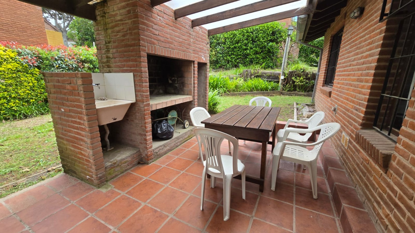 ALQUILER - PINAMAR DUPLEX 3 DORMITORIOS