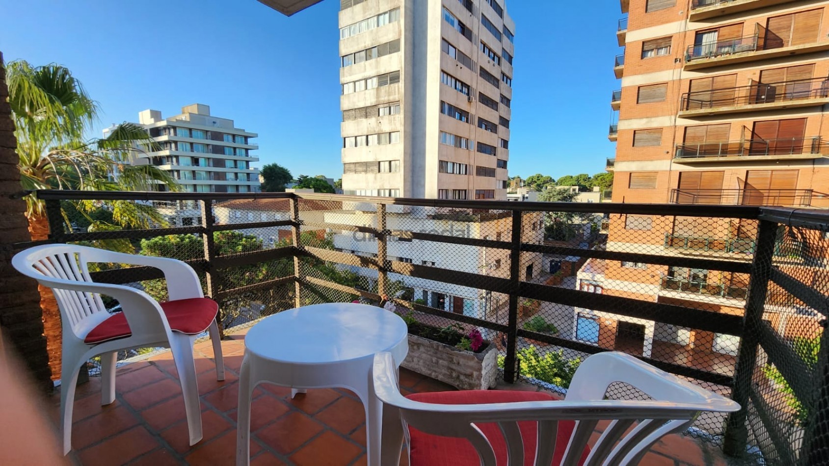 VENTA - Pinamar - Departamento de 3 ambientes Zona Centro