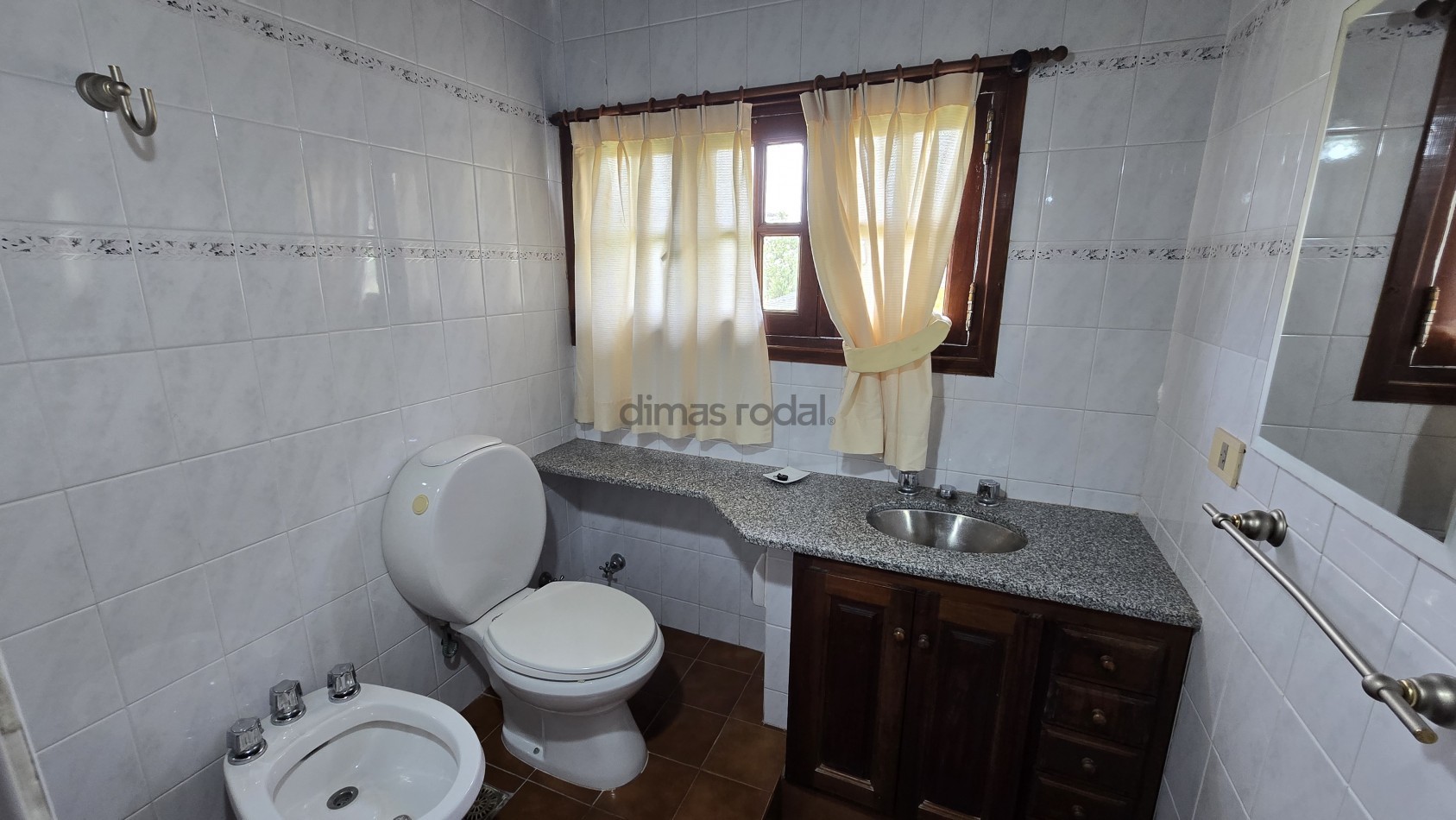 EXCELENTE CASA EN MARTIN PESCADOR (ZONA PLAYA)