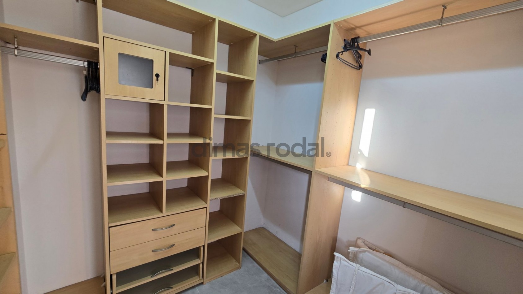 Moderna y sofisticada casa en 3 plantas a solo 2 cuadras de la playa