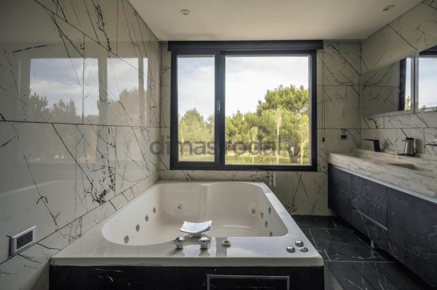 VENTA - PINAMAR - CASA EN LA HERRADURA