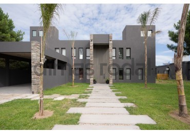 VENTA - PINAMAR - CASA EN LA HERRADURA